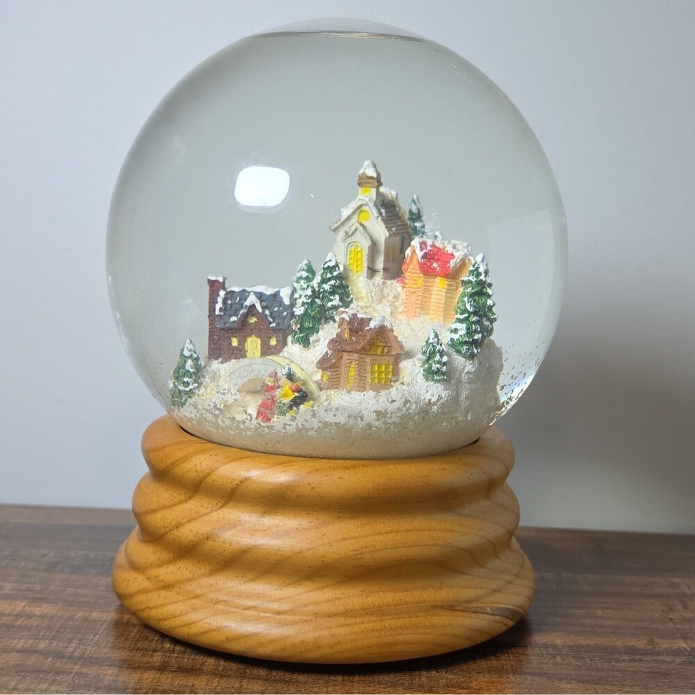 Holiday Classics 1990 Vintage Lighted Musical Snow Globe In Orig. Box